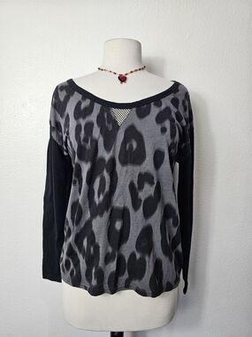 Gray & Black Leopard Print Long Sleeve Top